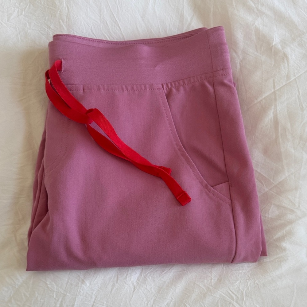 Figs Chalk Pink Women’s Zamora Jogger Medium - Picture 6 of 6